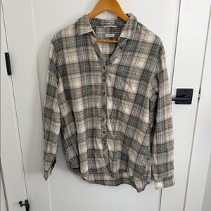 Casual Plaid Button-Down Shirt in Cream & Green